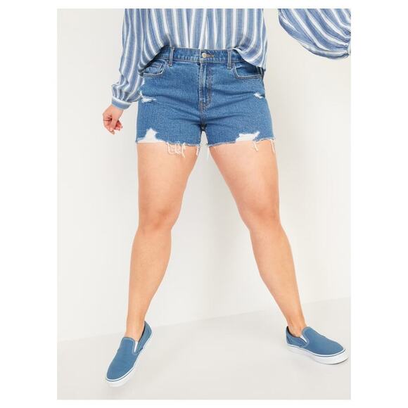 Old Navy Mid-Rise Ripped Cut-Off Boyfriend Jean Shorts Medium Wash Blue Size 8 - Picture 1 of 5